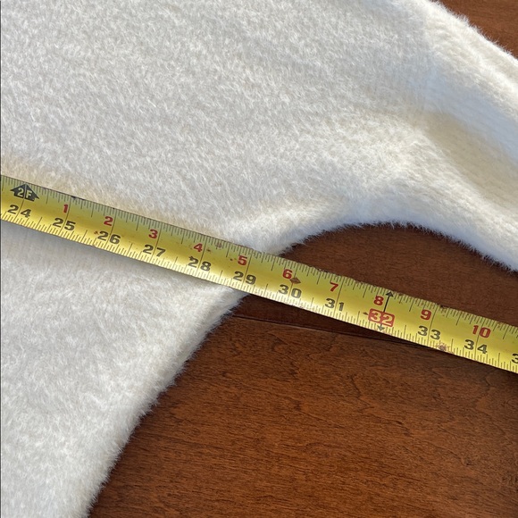 M MADE IN ITALY | Cream Fuzzy Batwing V-Neck Sweater | XL | NWT - Picture 13 of 17